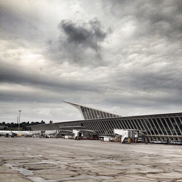 스페인의 대표 건축가 산티아고 칼라트라바가 설계한 빌바오 공항.
