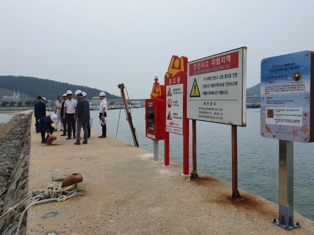 한국어촌어항공단 경영진이 국가어항 안전점검 및 유지보수 현장실태를 확인하고 있다. 어촌어항공단 제공