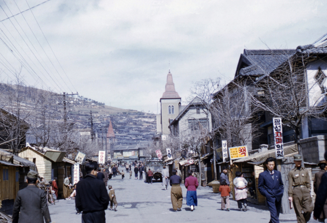 1952년 신창동 대각사 앞.