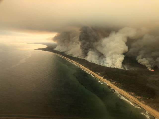 4일 촬영된 호주 빅토리아주 산불 모습. 로이터