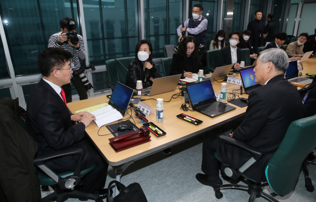 미래한국당이 10일 국회에서 첫 공천관리위원회 회의를 진행하고 있다. 김종호 기자