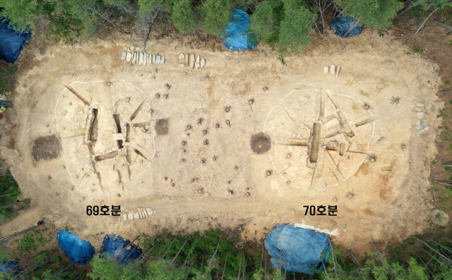 발굴된 69-2호 돌덧널무덤은 도굴의 손길을 피해 유물과 인골이 그대로 남아 있었다. 합천군 제공