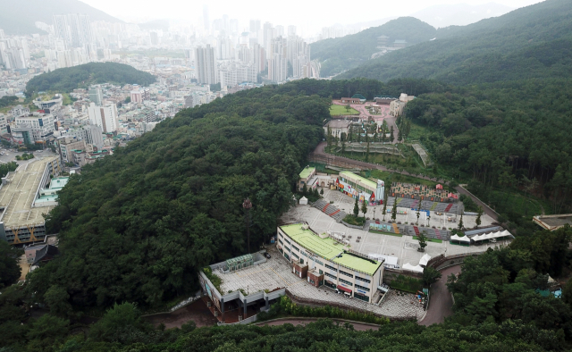 폐업한 부산 유일의 동물원 ‘더파크’. 김경현 기자 view@