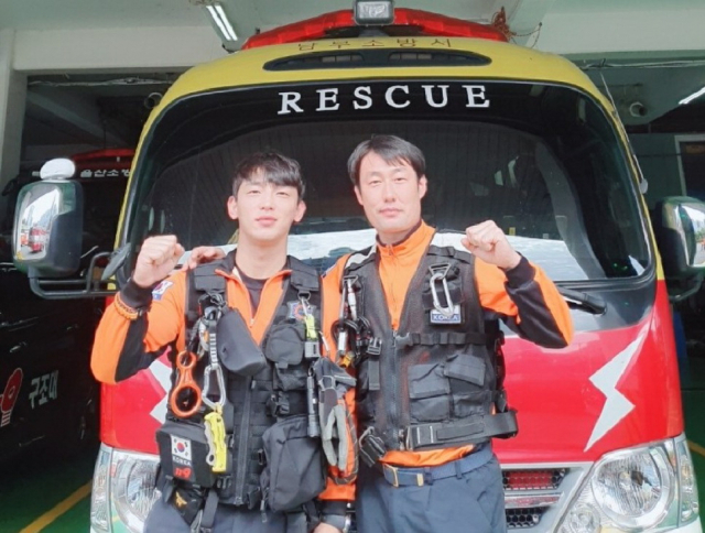 울산 남부소방서 119구조대 이형우(오른쪽) 팀장과 김근환 대원. 울산 남부소방서 제공