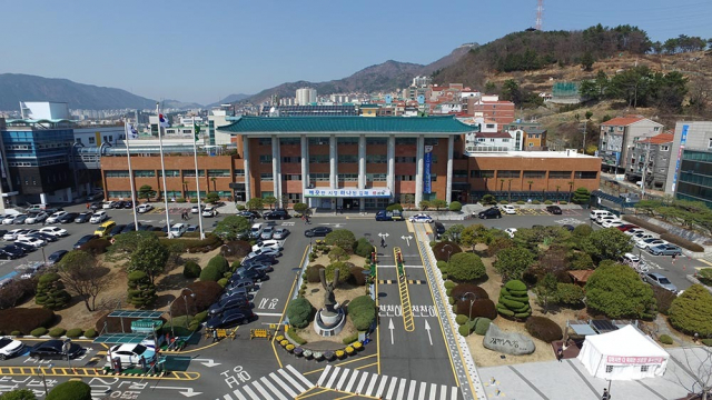김해시는 20일부터 관내 공공체육시설 26개소를 폐쇄한지 55일만에 개방한다.