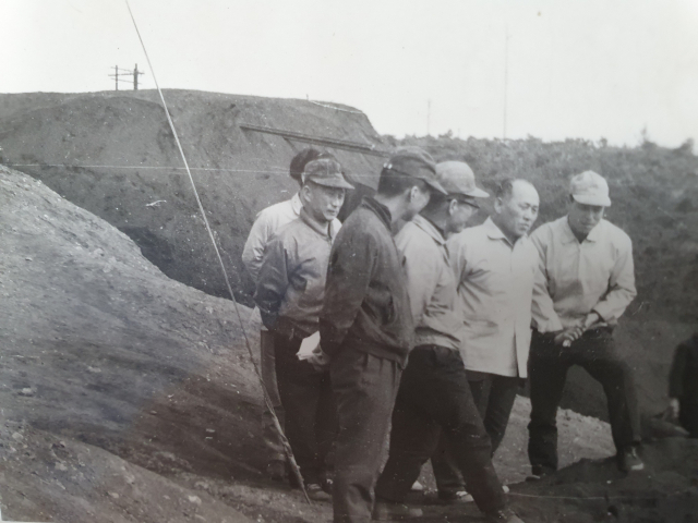 1960년대 후반 달천광산 임원들이 현장을 둘러보는 모습. 울산발전연구원 제공