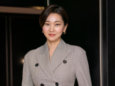 배우 장윤주가 영화 ‘세자매’에서 골칫 덩어리 셋째 미옥으로 변신했다. 리틀빅픽처스 제공
