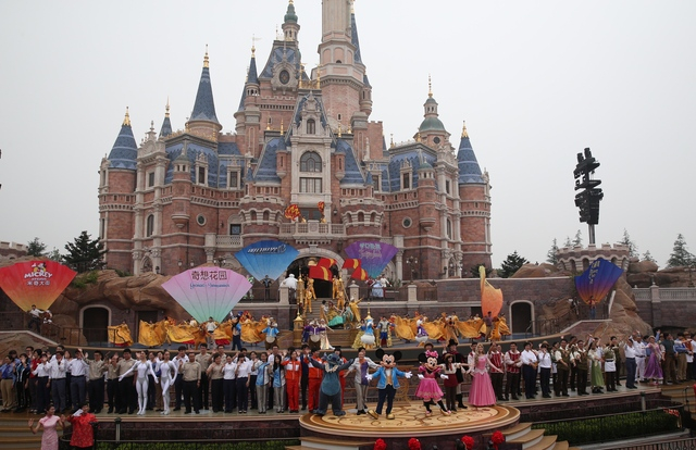 2016년 공식 개장한 상하이 디즈니랜드. 파리, 도쿄, 홍콩에 이은 네 번째 미국 밖 디즈니랜드다. 부산일보DB
