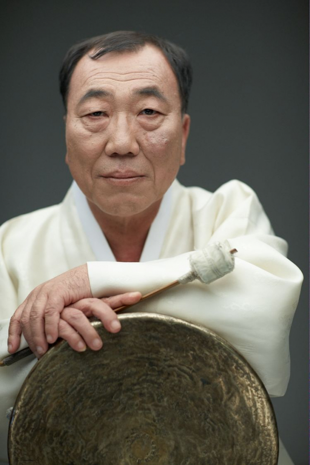 국가무형문화재 제82-4호 남해안별신굿 예능보유자인 정영만(66) 선생이 제16회 통영시 문화상 수상자로 선정됐다. 통영시 제공