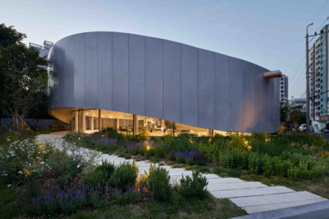 [정달식의 공간 읽기] 꾸미지 않은 간결함, 품격이 되다