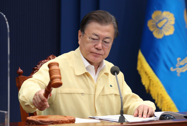 ������ ������� 28�� ���� û�ʹ� ���ΰ� ����ȸ�ǽǿ��� ���� ����ȸ�Ǹ� �����ϰ� �ִ�. ���մ���