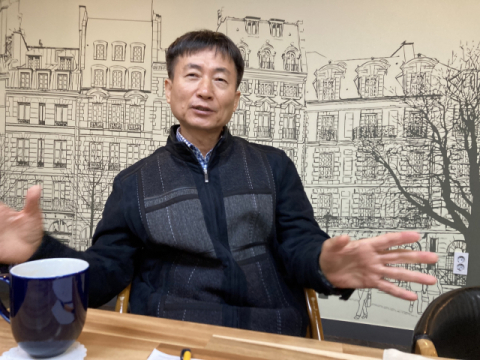 “LA호텔방에서 마주 앉아 연 가방엔 권총이 수두룩”