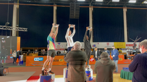 또 시상대 제일 높은 곳에 선 우상혁