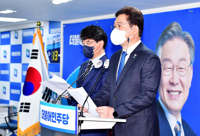 더불어민주당 송영길 대표가 24일 국민통합을 위한 정치개혁 제안 기자회견을 하고 있다. 연합뉴스