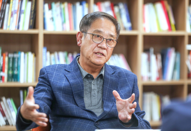 부산기독교교회협의회 회장인 최인석 목사는 부활절을 맞아 “고난 받는 이웃과 함께하는 것이 예수 부활의 진정한 의미”라고 했다. 정대현 기자 jhyun@