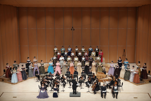 부산시립합창단의 지난해 연말 공연 모습. 부산문화회관 제공