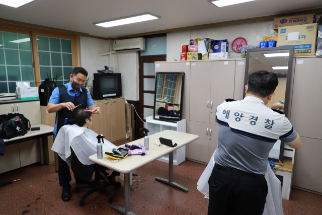 부산해양경찰서, 사랑의 이발 미용 봉사활동 참여