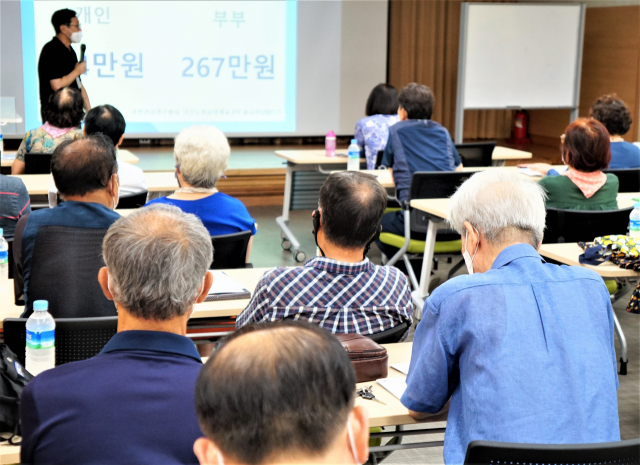 지난 8일 부산 북구 금곡동에서 부산시장노년일자리지원센터 주최로 노후준비 북콘서트가 열렸다.