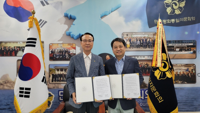 민주평통 부산동구협의회(회장 류용태)와 한국메타버스협회(회장 김재영)는 13일 지속가능한 한반도 평화통일을 위한 메타버스 플랫폼 협약을 체결했다.
