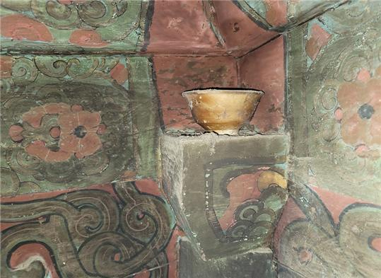통도사 대광명전에서 발견된 조선시대 채기(물감 그릇). 통도사 제공