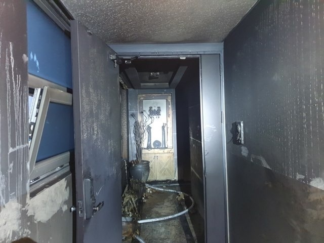 부산 해운대구 재송동 한 고층 아파트 화재 사고 현장.