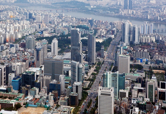 전국 시군구에서 근로자들의 평균 연봉이 가장 높은 곳은 서울 강남구였고 가장 낮은 곳은 부산 중구인 것으로 나타났다. 사진은 강남구 전경. 이미지투데이