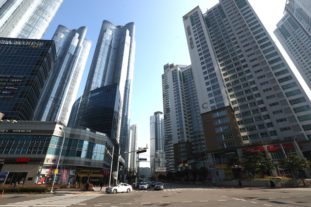 태풍이 오면 빌딩풍이 심해지는 해운대 마린시티 일대 고층 아파트. 부산일보DB