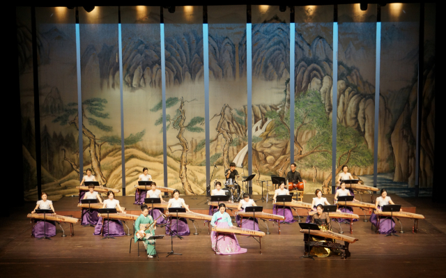 일파가야금합주단의 공연 모습. 부산문화회관 제공