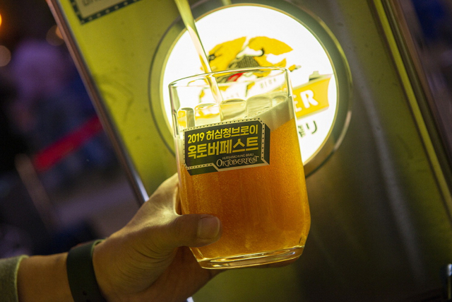 허심청브로이 옥토버페스트에서 무제한으로 제공되는 독일식 수제 맥주. 호텔농심 제공
