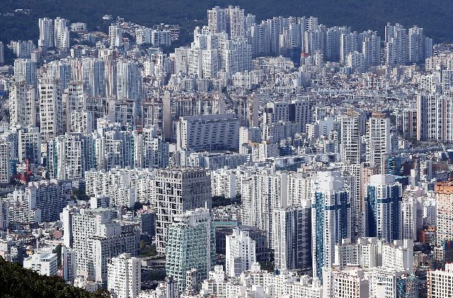 사진은 부산 연제구와 동래구 일대 아파트와 고층빌딩 모습. 부산일보DB