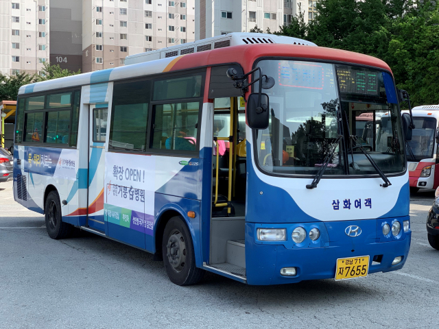 거제시가 2020년 대중교통 미 운행 구간에 신설한 순환버스. 부산일보DB
