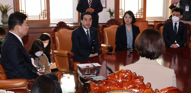 15일 국회의장실에서 열린 김진표 의장과 야3당 원내대표 회동. 김종호 기자 kimjh@