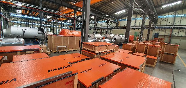 사진은 친환경 선박 설비 전문 기업인 파나시아 제2공장에서 생산된 스크러버들이 출하를 기다리고 있는 모습. 파나시아 제공
