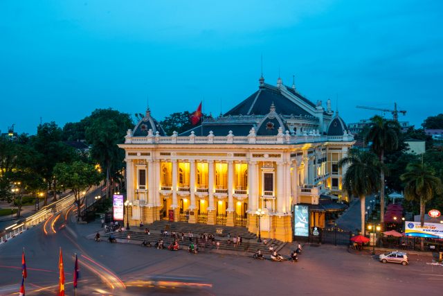 하노이 오페라 극장. 프랑스인들은 베트남에 프랑스의 문화와 생활 양식을 도입했는데, 그중 하나가 오페라였다. 하노이의 오페라 극장은 파리 오페라 극장(팔레 가르니에)을 모방해 만들었다. 휴머니스트출판그룹 제공