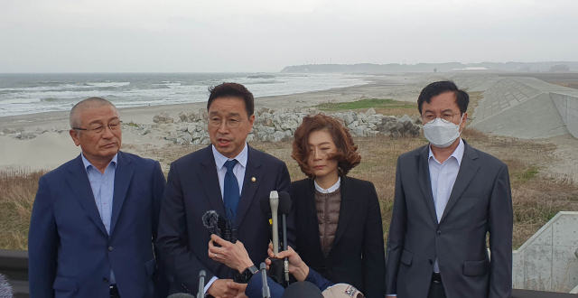 일본을 방문한 민주당 후쿠시마 원전 오염수 대책단 소속 의원들. 연합뉴스