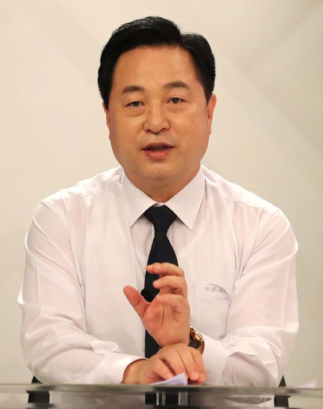 더불어민주당 원내대표 선거에 출사표를 던진 김두관 의원. 부산일보DB