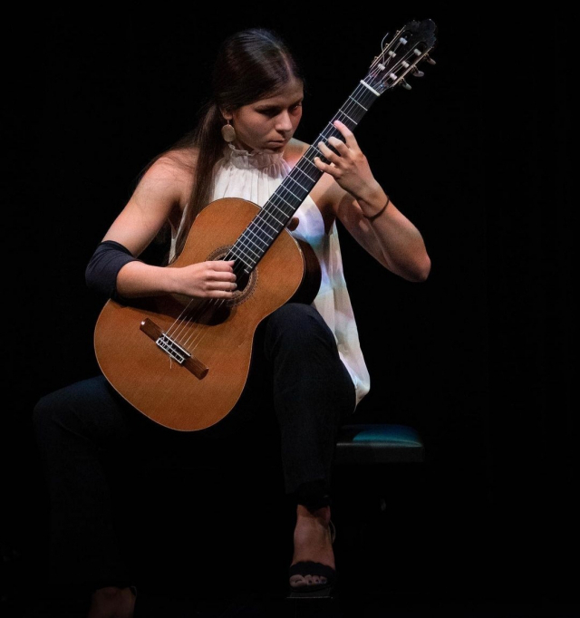 2021년 빈 기타 국제 콩쿠르에서 우승한 로안나 코조글로우 기타리스트. 부산문화회관 제공