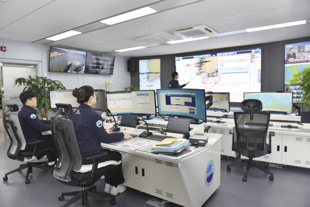 해양교통안전정보시스템(MTIS)을 통해 해역별 사고 위험도 등 더 정확한 해상교통정보가 제공된다. 한국해양교통안전공단 세종 본사 운항상황센터에서 전국 여객선 입출항과 운항상황을 모니터링하고 있다. 한국해양교통안전공단 제공