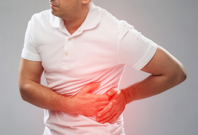 여름철 주의해야 할 질환인 요로결석은 극심한 옆구리 통증이 주요 증상이다.