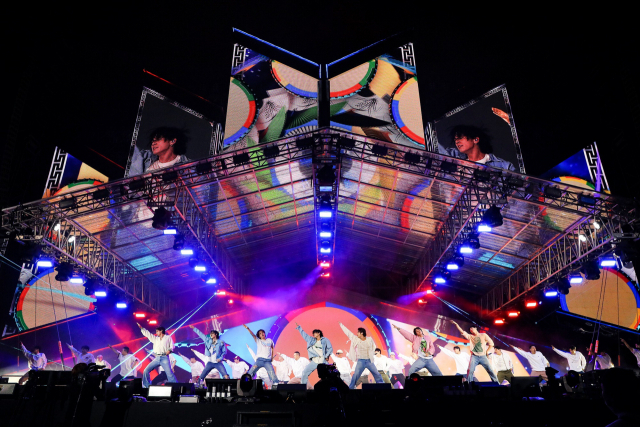 세계적인 그룹인 방탄소년단(BTS)이 지난해 부산아시아드주경기장에서 2030세계박람회(월드엑스포) 부산 유치를 기원하기 위해 ‘옛 투 컴 인 부산’ 콘서트를 개최했다. 빅히트뮤직 제공