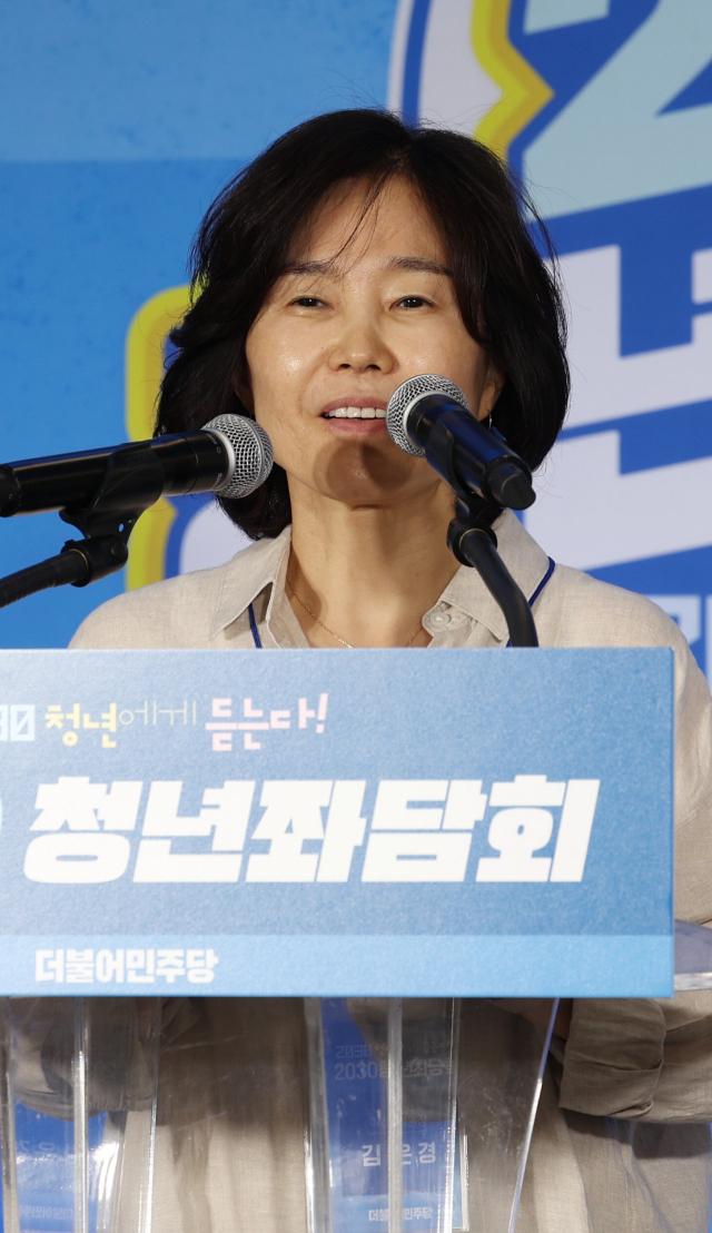 민주당 김은경 혁신위원장이 지난달 30일 2030 청년좌담회에서 인사말을 하고 있다. 연합뉴스