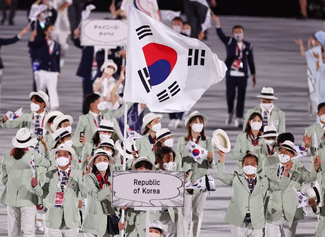 2021년 7월 개최된 '2020 도쿄올림픽' 개막식에서 대한민국 선수단이 입장하고 있다. 연합뉴스