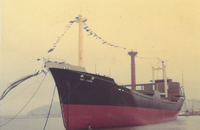 <한국해기사협회 60년사>에 나와 있는 1968년 성창해운 선박 모습. 당시 해기사들의 월급은 셌다. 한국해기사협회 제공