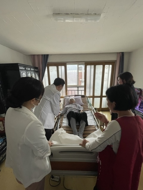 경남 김해시는 지난해 7월 경남 최초로 ‘노인 의료·돌봄 통합지원 시범사업’을 시작했다. 김해시 제공