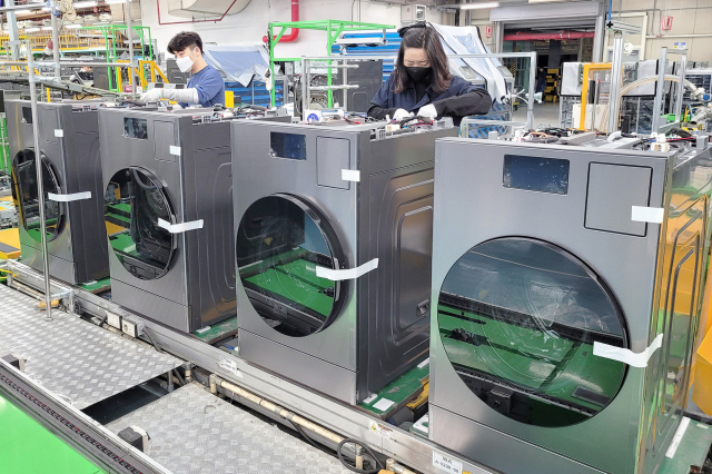 삼성전자 광주사업장 내 일체형 세탁건조기 ‘비스포크 AI 콤보’ 생산라인 모습.삼성전자 제공