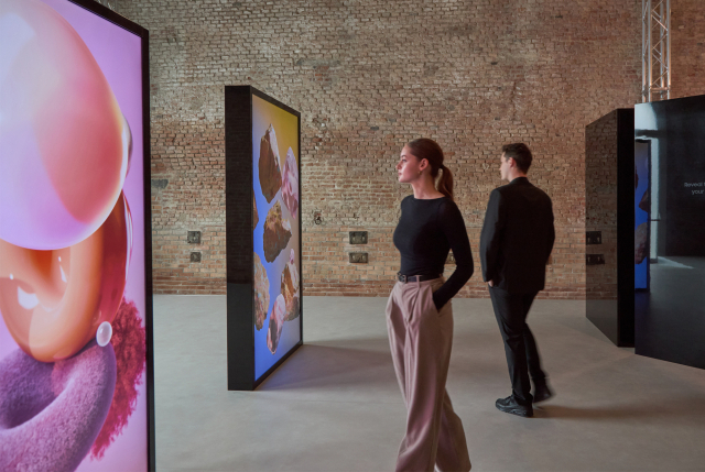 삼성전자가 이탈리아 밀라노 레오나르도 다빈치 국립과학기술박물관 부지에 위치한 레카발레리제에서 ‘공존의 미래’ 전시회를 개최한 모습.삼성전자 제공