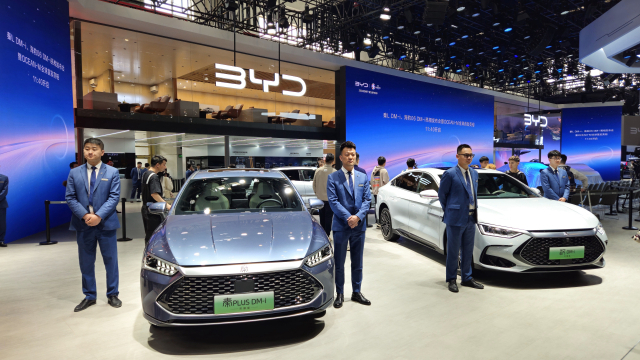 지난달 중국 베이징에서 열린 ‘2024 오토차이나(베이징국제모터쇼)’에 전시된 중국 비야디 승용차 모습. 한국자동차기자협회 제공