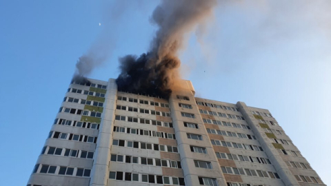 부산 영도 아파트 꼭대기 층 화재… 1명 부상, 약 30명 대피