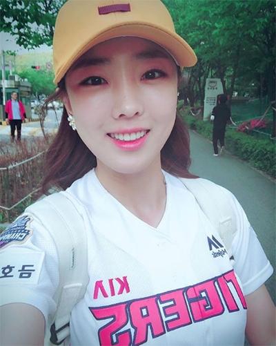 승리요정` 이보람, 기아 타이거즈 시구 소감 `기아 없인 못 살아` - 부산일보