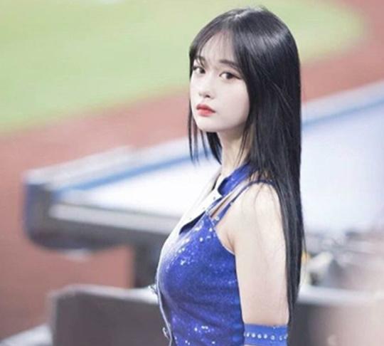 일베에 분노한 삼성라이온즈 치어리더 황다건, 겨우 18살인데… - 부산일보